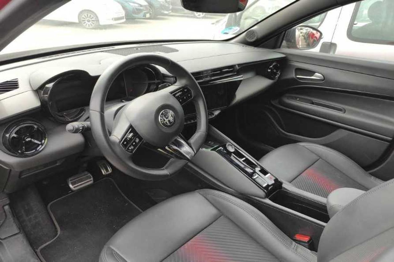 Alfa Romeo Junior Ibrida Speciale 100kW (136CV)