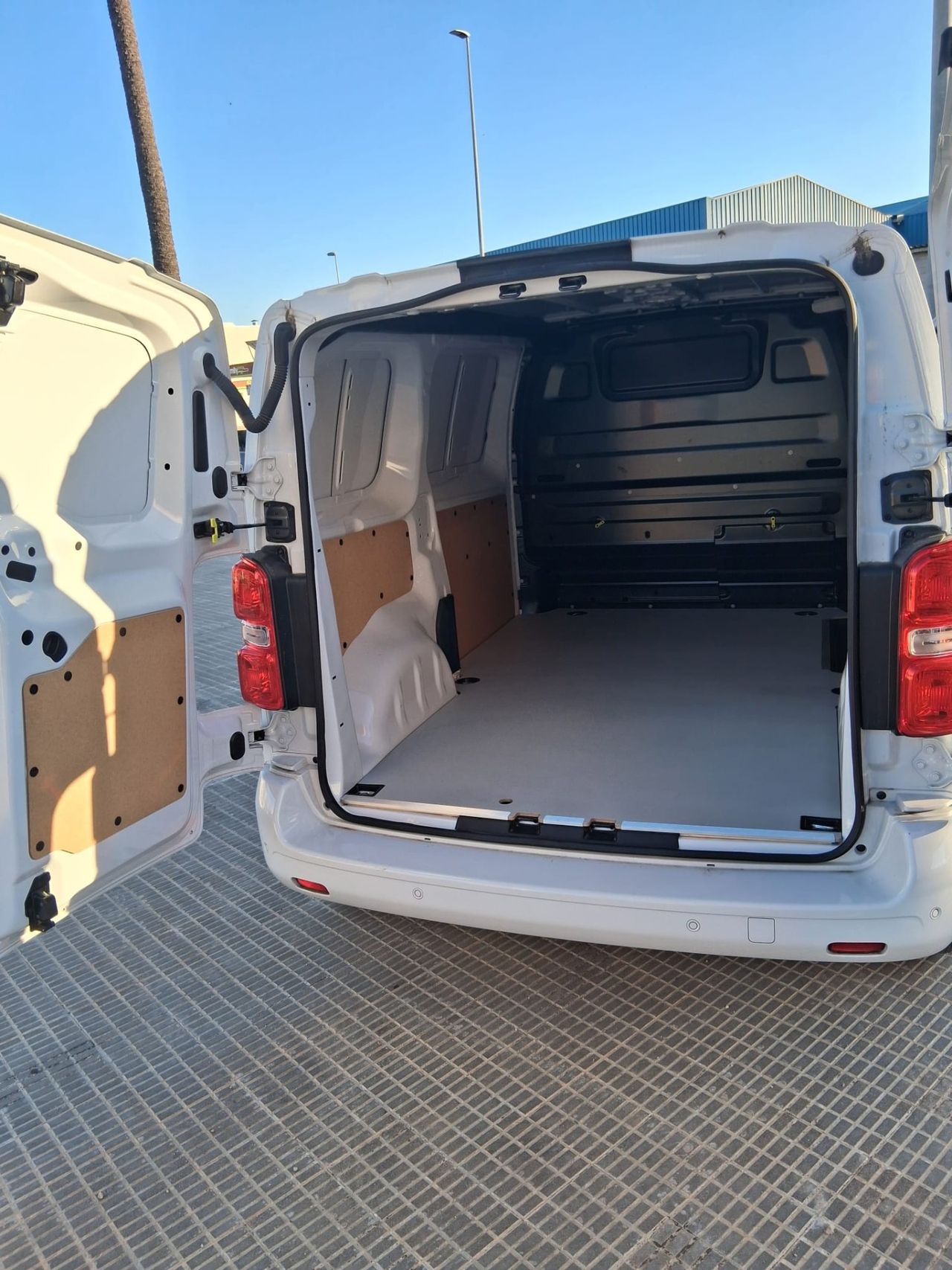 Peugeot e-Expert 75KW 136CV