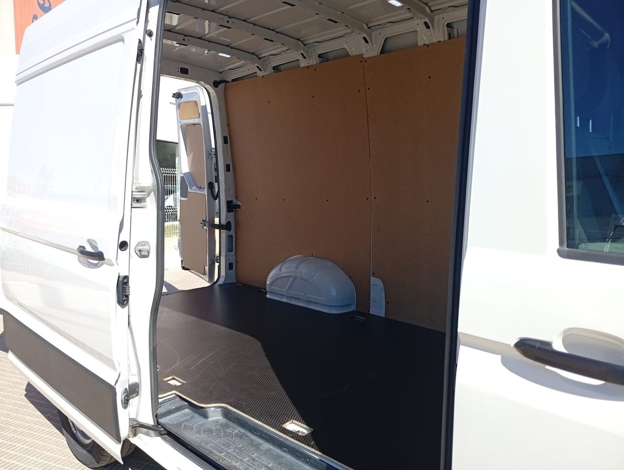 Volkswagen Crafter 2.0 L3H2 140CV